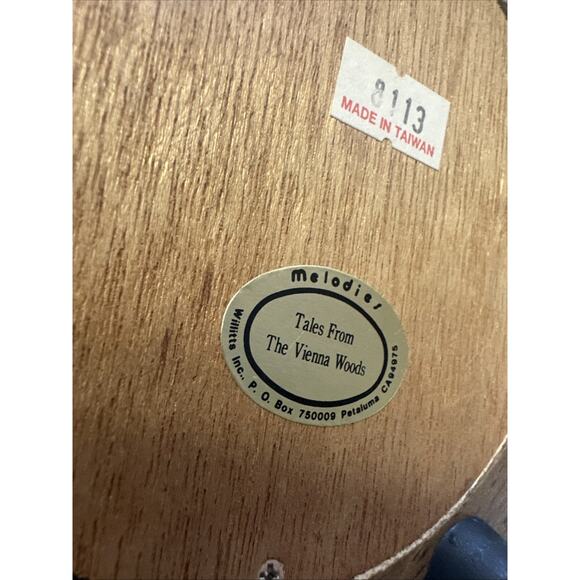 Peanuts / Snoopy Willitts #8113 Music Box: Merry Go Round Plays " Tales From .. - Picture 7 of 10